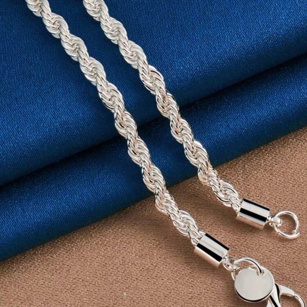 Elegant Silver Pendant Necklace